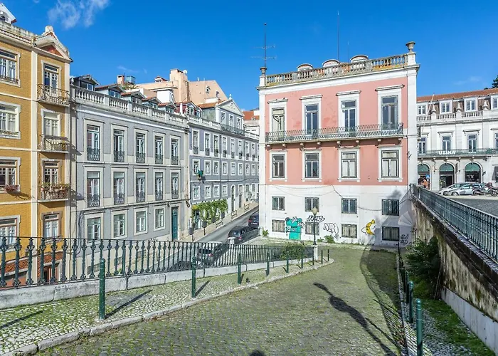 Principe Real Charming Garden View Flat At The Heart Of Lisbon