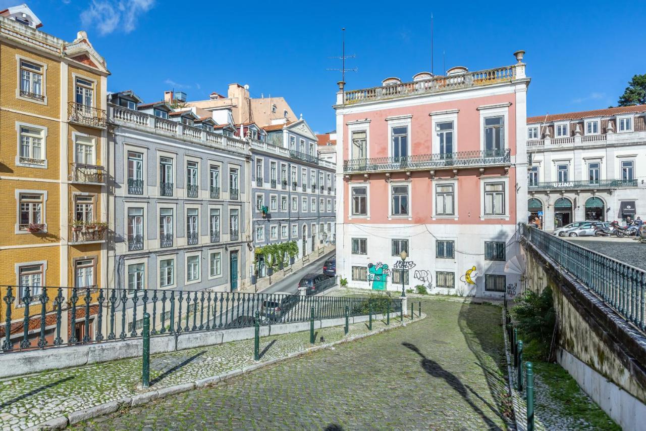 Principe Real Charming Garden View Flat At The Heart Of Lisbona